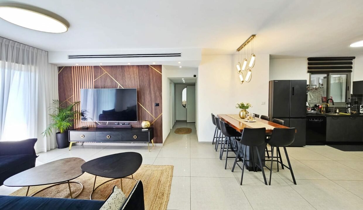 WhatsApp Image 2024-02-13 at 11.07.29 (1)