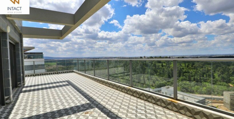 למכירה בחריש דירת 5 חדרים בשכונת הפרחים קבלן אשדר