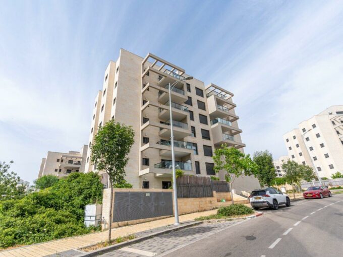 למכירה בחריש דירת 5 חדרים בשכונת אבני חן