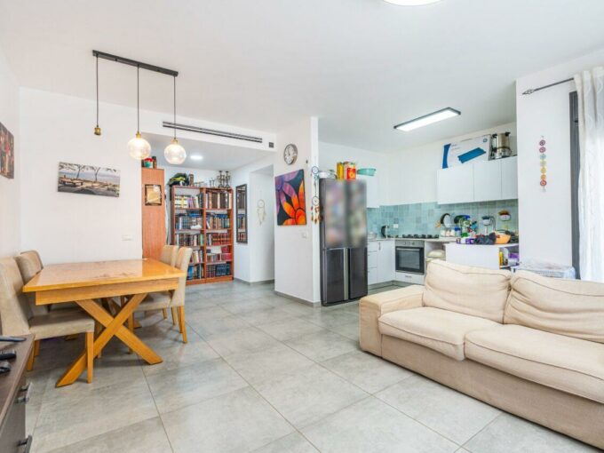 למכירה בחריש דירת 5 חדרים בשכונת אבני חן