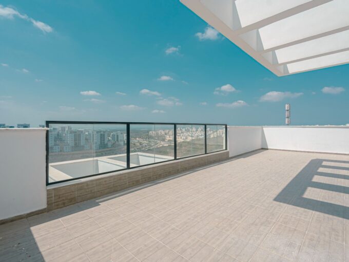 למכירה בחריש דירת 5 חדרים בשכונת הפרחים קבלן חנן מור