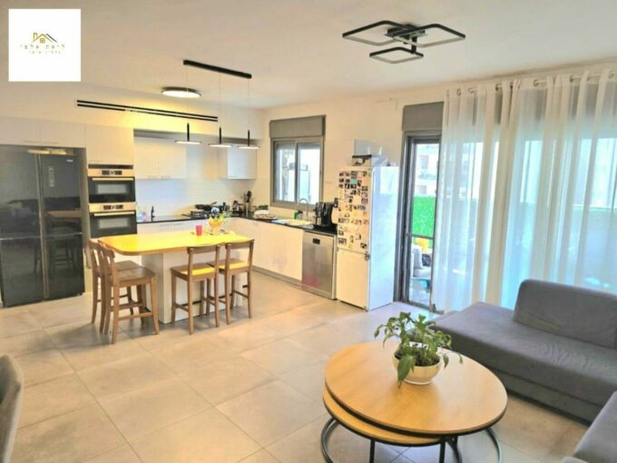 למכירה בחריש דירת 5 חדרים בשכונת הפרחים קבלן אפריקה ישראל