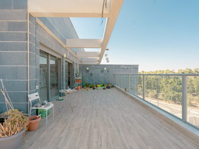 למכירה בחריש דירת 5 חדרים בשכונת הפרחים