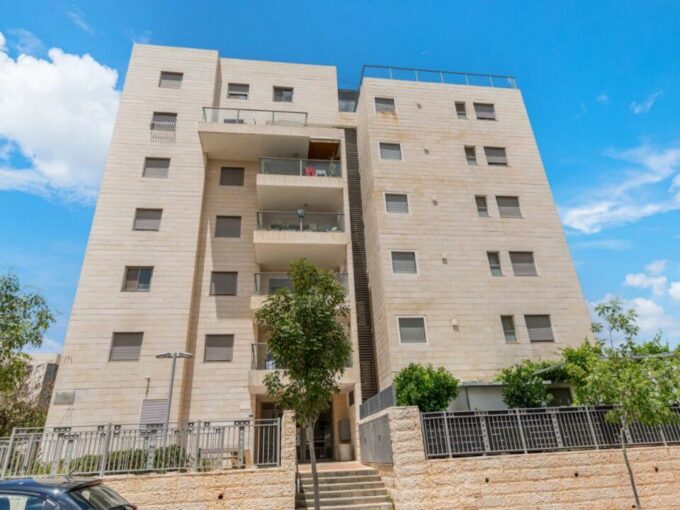 למכירה בחריש דירת 4 חדרים בשכונת החורש קבלן דונה