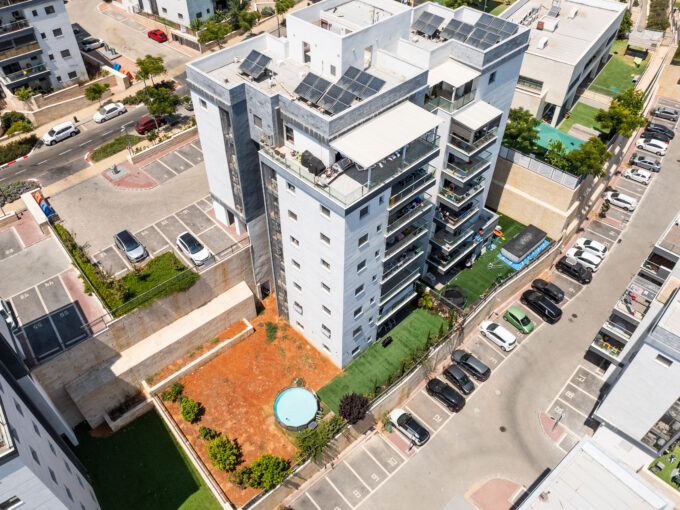 למכירה בחריש דירת 4 חדרים בשכונת בצוותא קבלן שפיר