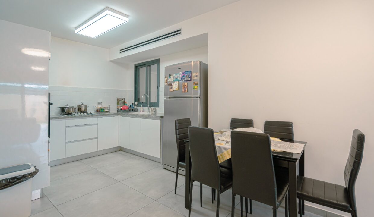 209f3603-a81e-4531-ae8b-fc248811a31d