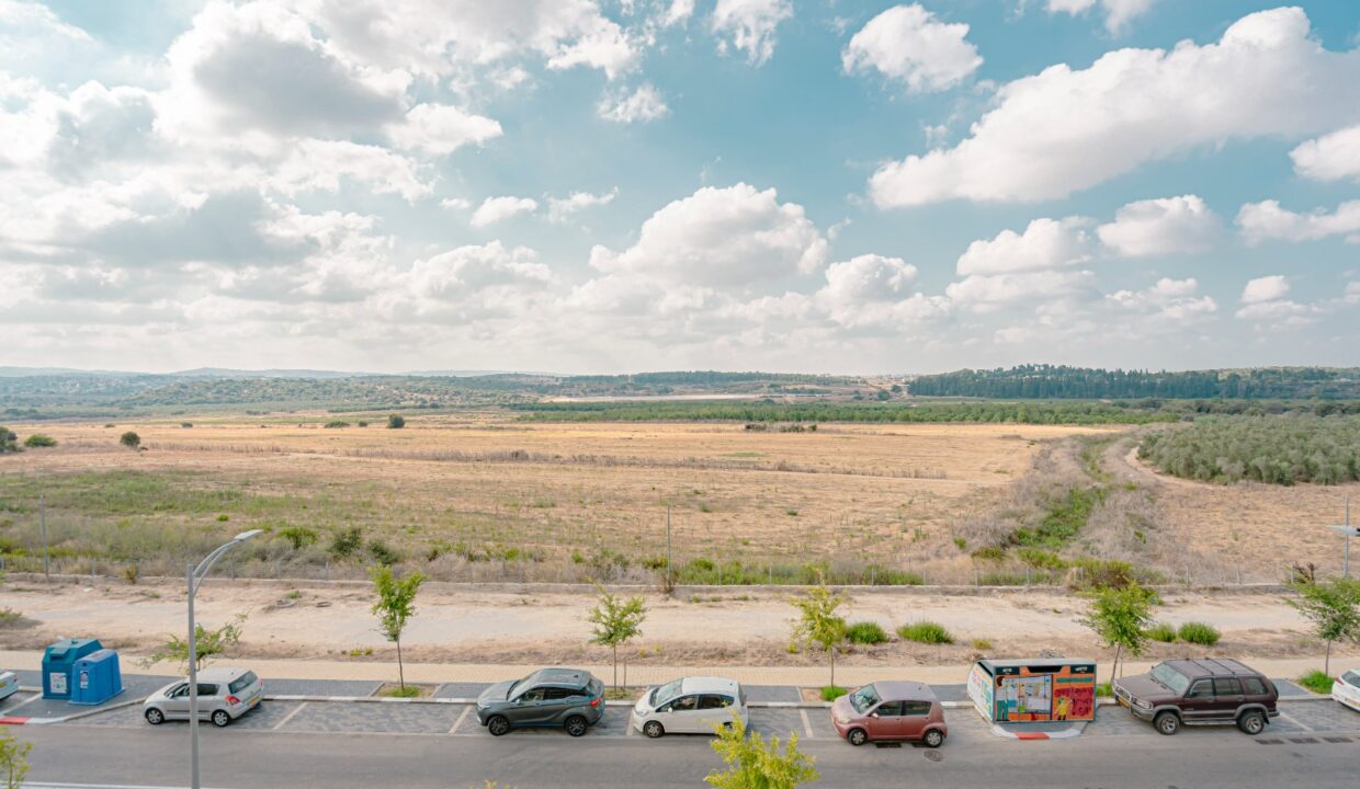 447c6151-4b35-4f3f-8a7f-3003f7b03861