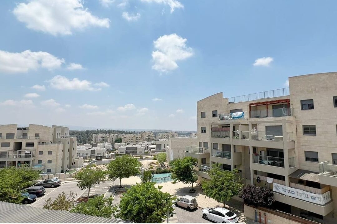 64542bbe-0bd1-40fb-aaa1-fa97d4e19cd4