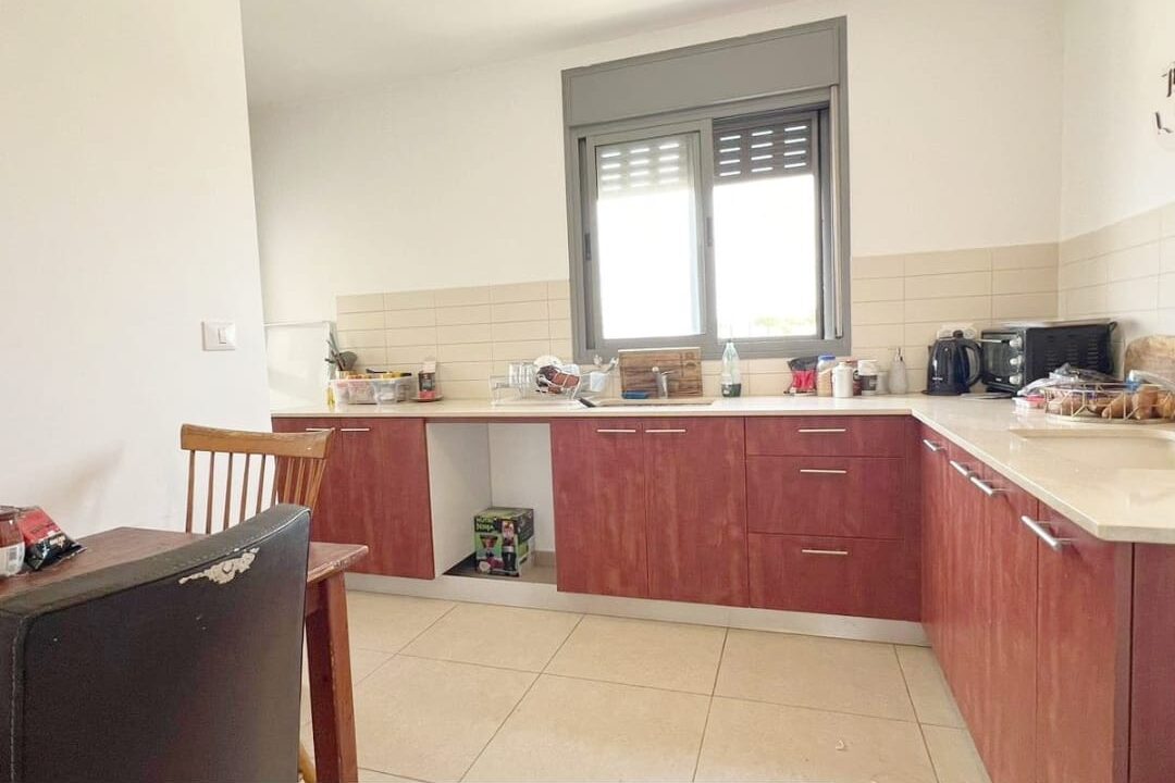 94b801fe-e756-4f70-a283-8da5fe38645a