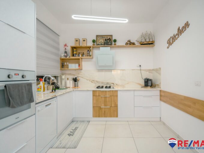 למכירה בחריש דירת 4 חדרים בשכונת הפרחים