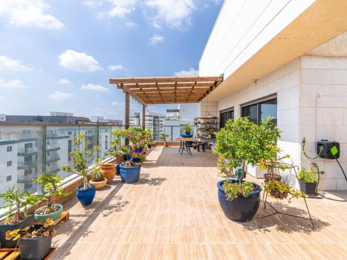 למכירה בחריש דירת 5 חדרים בשכונת הפרחים קבלן אפריקה ישראל