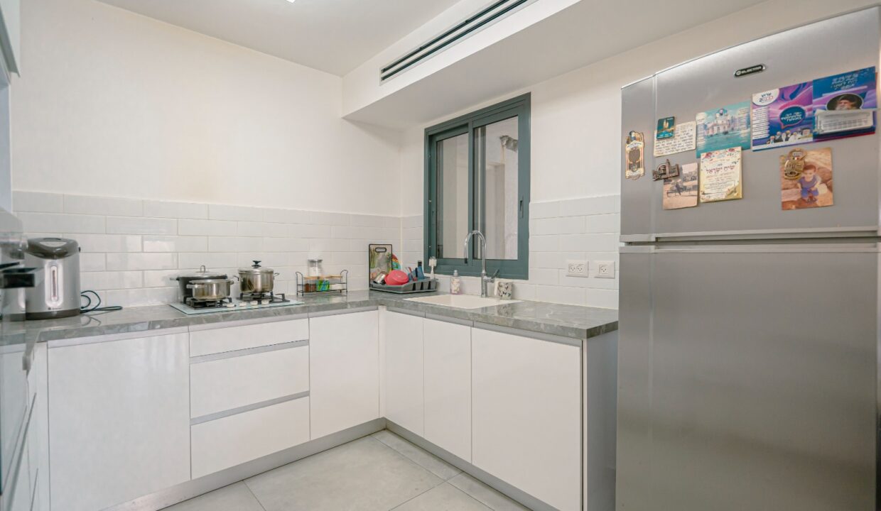 eea3e50e-6b38-4d88-aa9a-560652f1f7eb