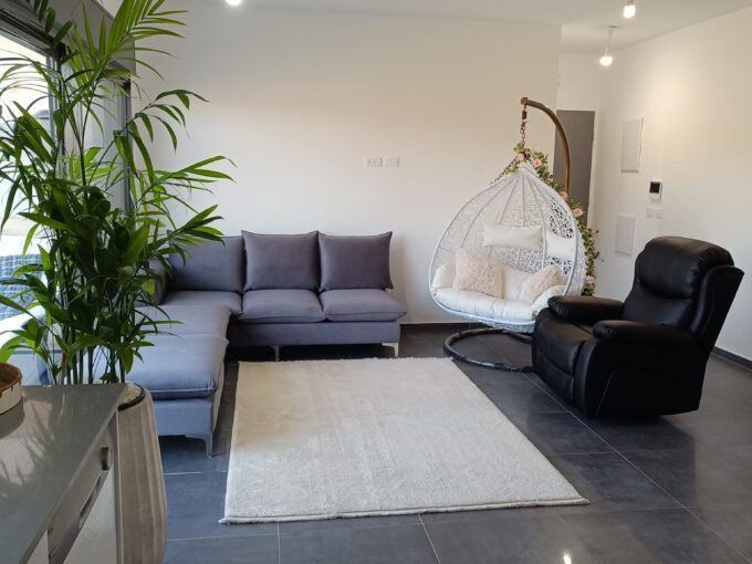 למכירה בחריש דירת 5 חדרים בשכונת אבני חן קבלן חריש המאוחדת