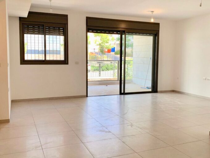 למכירה בחריש דירת 4 חדרים בשכונת הפרחים קבלן שיכון ובינוי