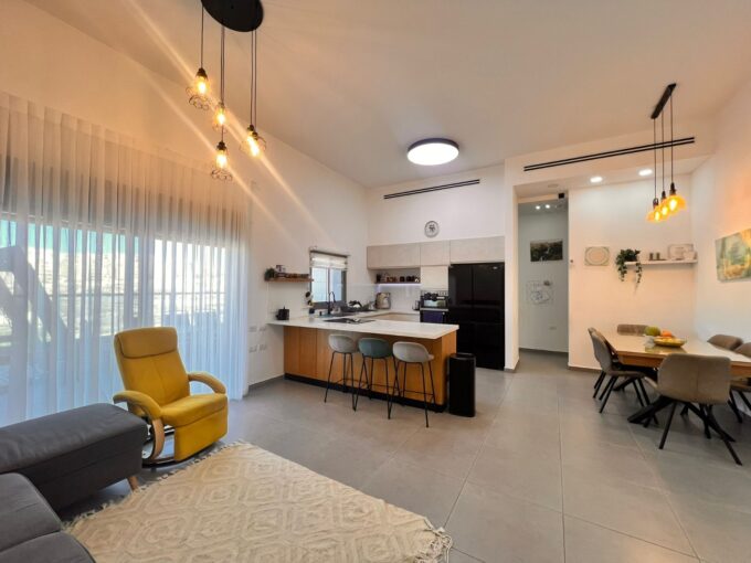 למכירה בחריש דירת 4 חדרים בשכונת הפרחים