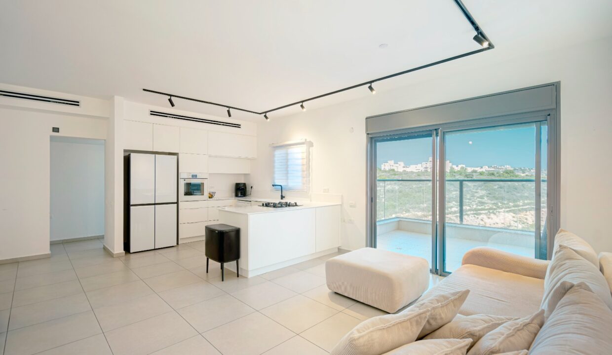 WhatsApp Image 2024-12-22 at 14.14.32 (1)