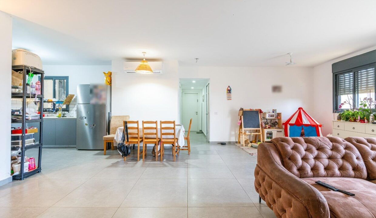 WhatsApp Image 2024-12-24 at 09.28.25 (1)