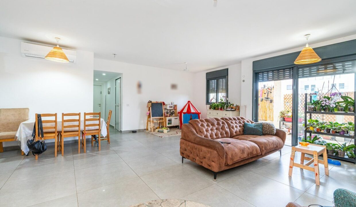 WhatsApp Image 2024-12-24 at 09.28.25