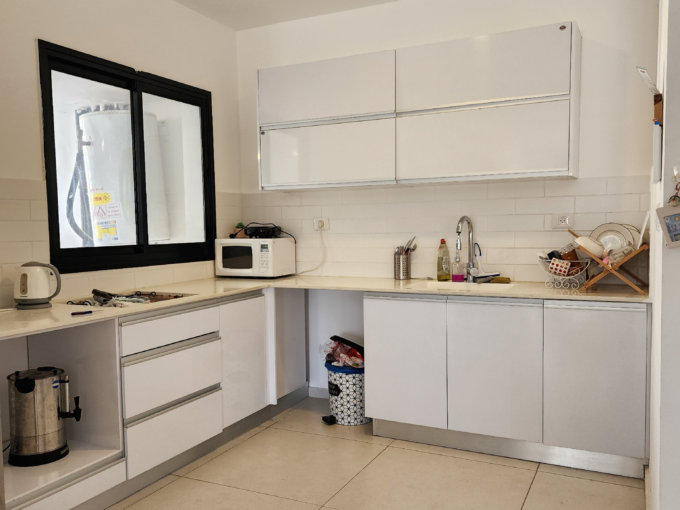 למכירה בחריש דירת 5 חדרים בשכונת הפרחים קבלן חנן מור