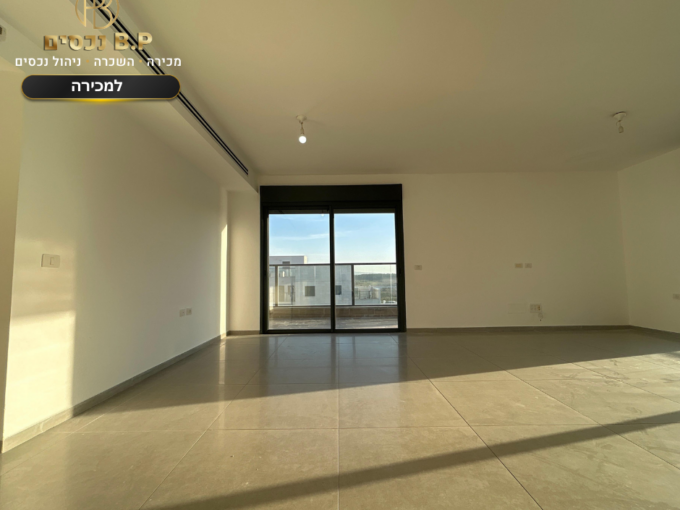 למכירה בחריש דירת 5 חדרים בשכונת הפרחים קבלן שיכון ובינוי