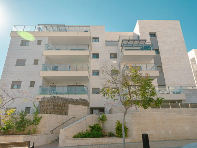 למכירה בחריש דירת 4 חדרים בשכונת בצוותא