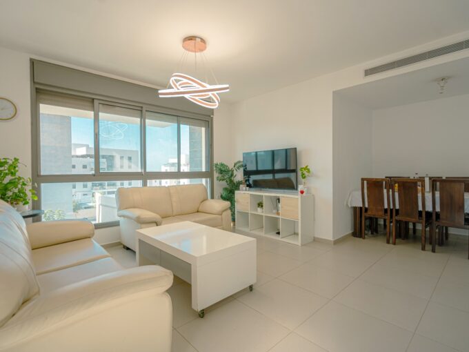 למכירה בחריש דירת 4 חדרים בשכונת הפרחים קבלן דונה