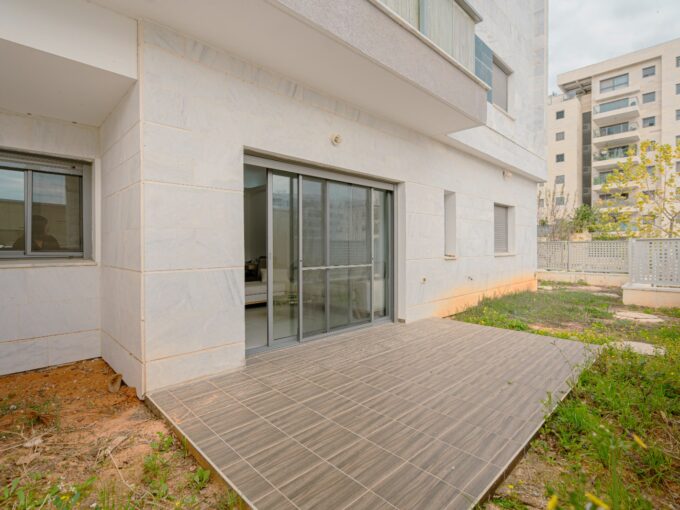 למכירה בחריש דירת 5 חדרים בשכונת הפרחים קבלן אפריקה ישראל