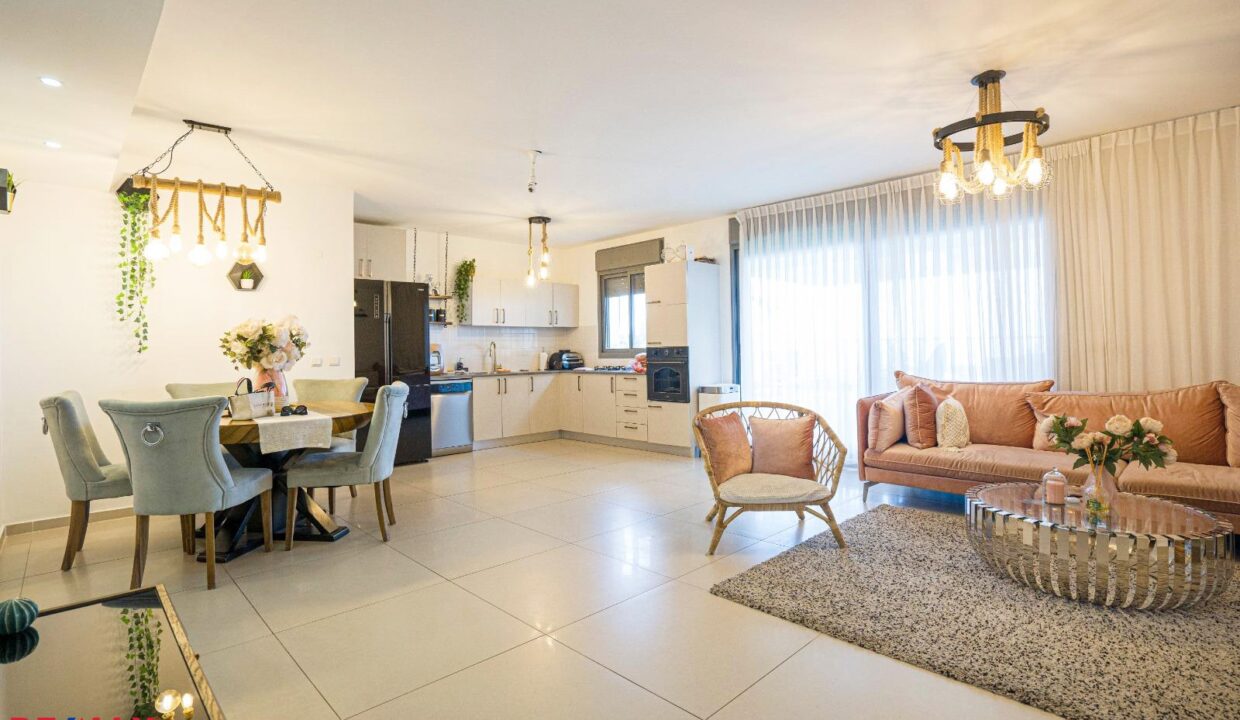 WhatsApp Image 2025-03-11 at 14.38.25 (1)