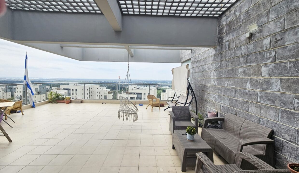 WhatsApp Image 2025-03-11 at 14.38.26 (2)