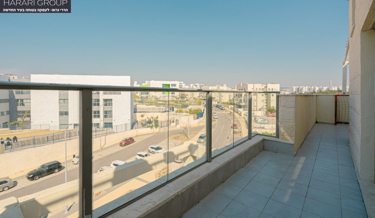 מרפסת מרכזית