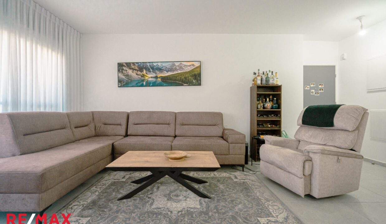 WhatsApp Image 2025-04-23 at 10.04.38 (2)