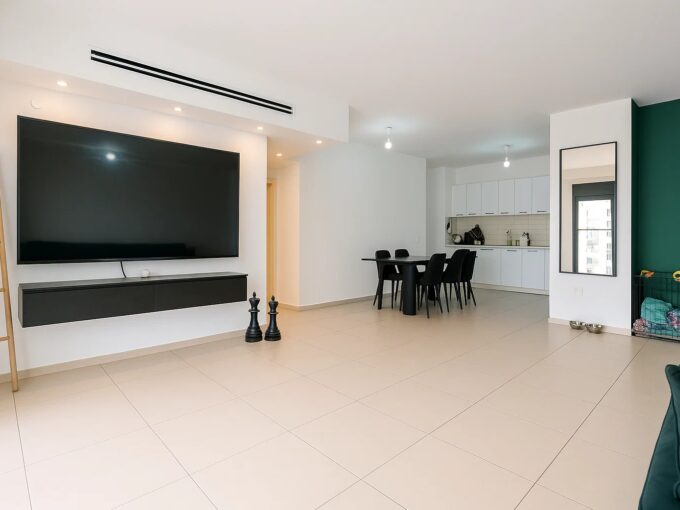 למכירה בחריש דירת 5 חדרים בשכונת מעו׳׳ף