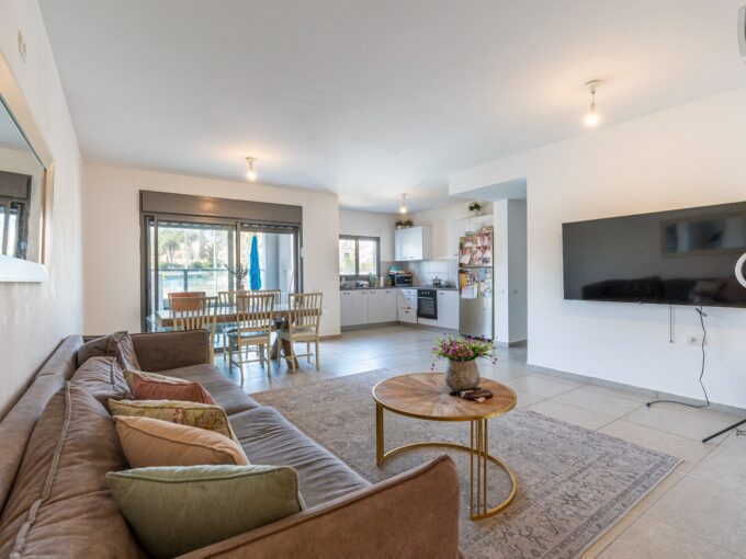 למכירה בחריש דירת 5 חדרים בשכונת הפרחים קבלן אבני דרך