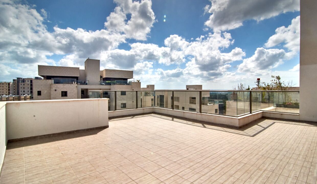 WhatsApp Image 2025-05-22 at 14.12.59 (1)