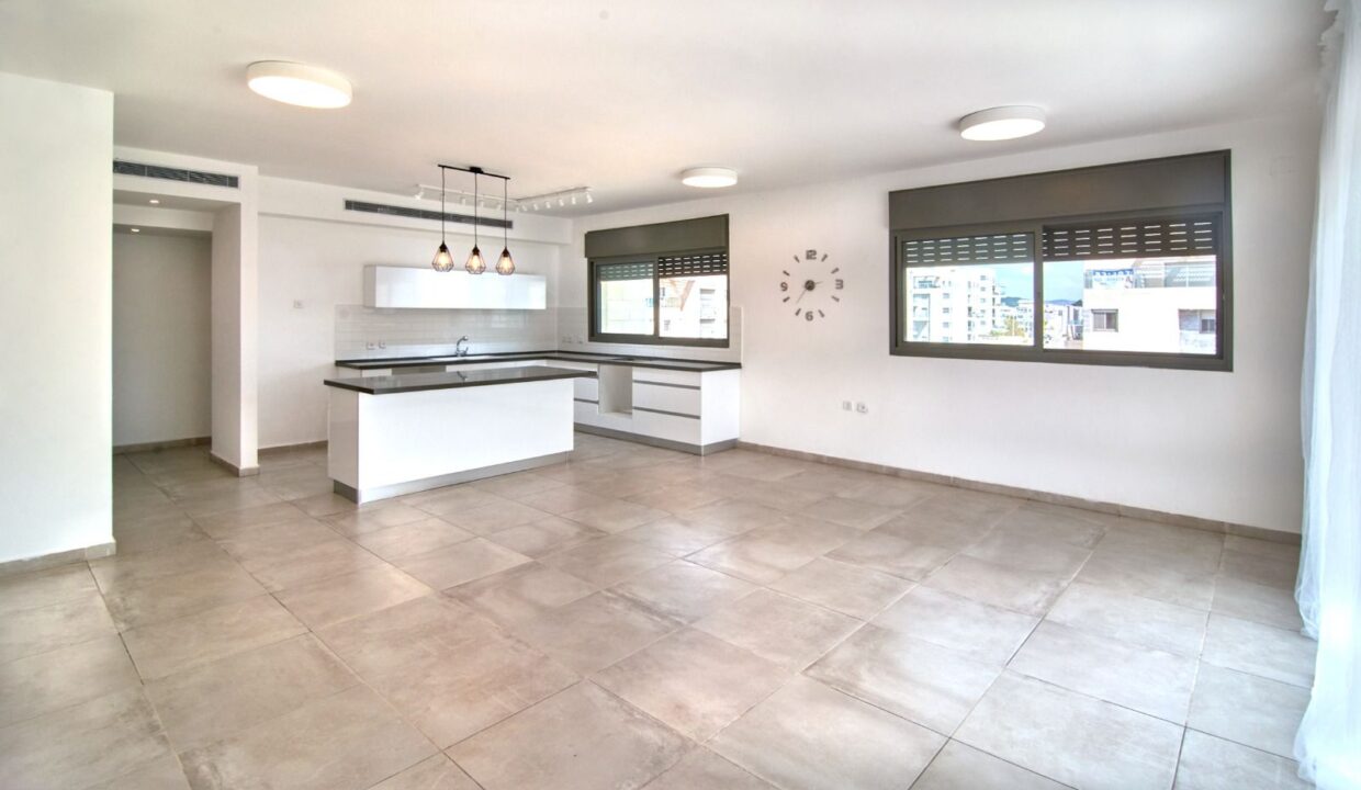 WhatsApp Image 2025-05-22 at 14.13.00 (1)