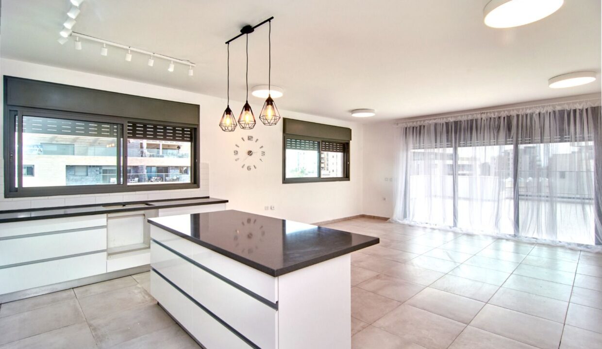 WhatsApp Image 2025-05-22 at 14.13.01 (1)