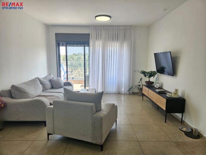 למכירה בחריש דירת 4 חדרים בשכונת אבני חן