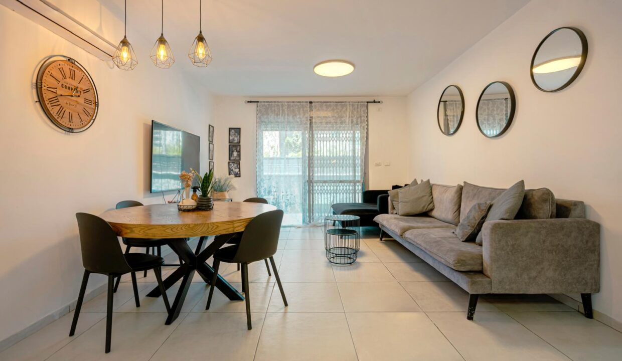 WhatsApp Image 2025-06-04 at 11.04.02 (1)