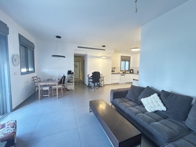 למכירה בחריש דירת 4 חדרים בשכונת הפרחים