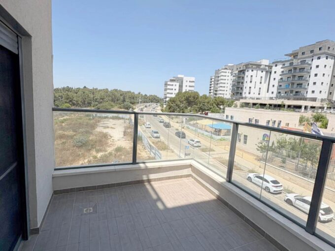 למכירה בחריש דירת 4 חדרים בשכונת הפרחים