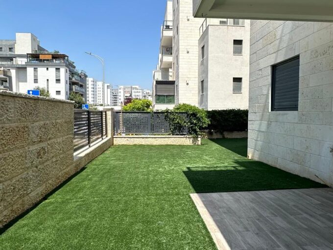 למכירה בחריש דירת 4 חדרים בשכונת הפרחים