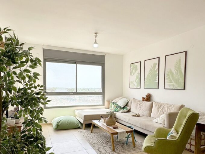 למכירה בחריש דירת 5 חדרים בשכונת אבני חן