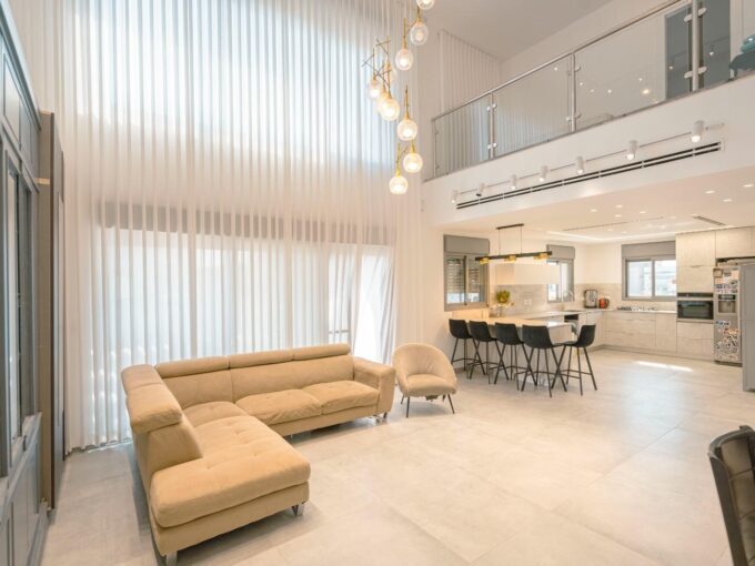 למכירה בחריש דירת 6 חדרים בשכונת בצוותא