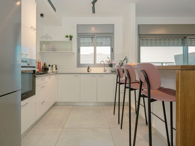 למכירה בחריש דירת 4 חדרים בשכונת הפרחים קבלן י.ח דימרי