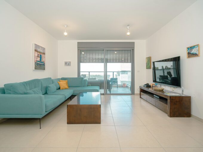 למכירה בחריש דירת 4 חדרים בשכונת הפרחים