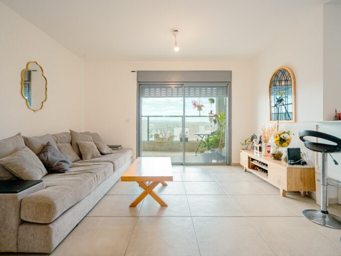 למכירה בחריש דירת 4 חדרים בשכונת בצוותא