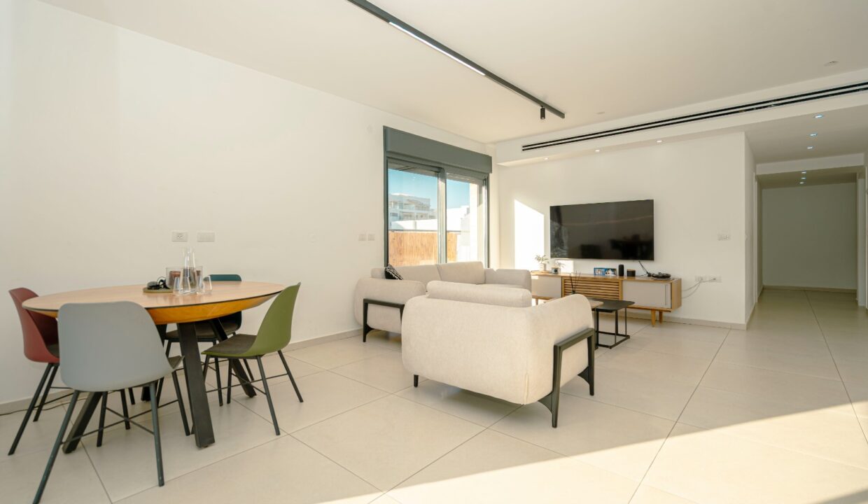 WhatsApp Image 2025-08-27 at 11.30.30