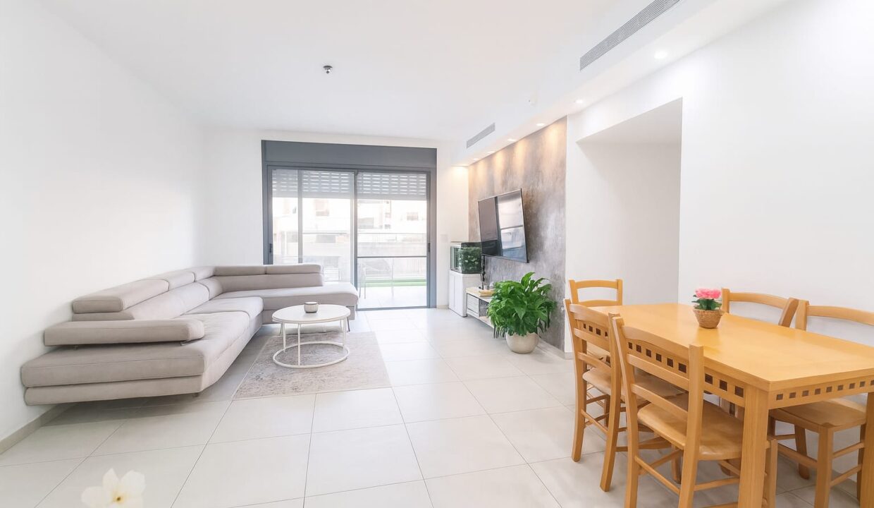 WhatsApp Image 2025-09-15 at 10.18.56 (1)