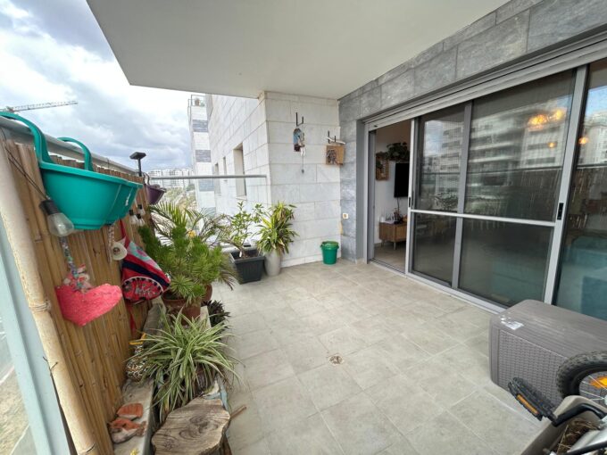 למכירה בחריש דירת 5 חדרים בשכונת בצוותא