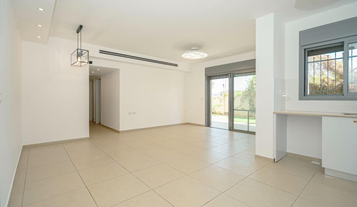 WhatsApp Image 2025-10-23 at 13.18.23